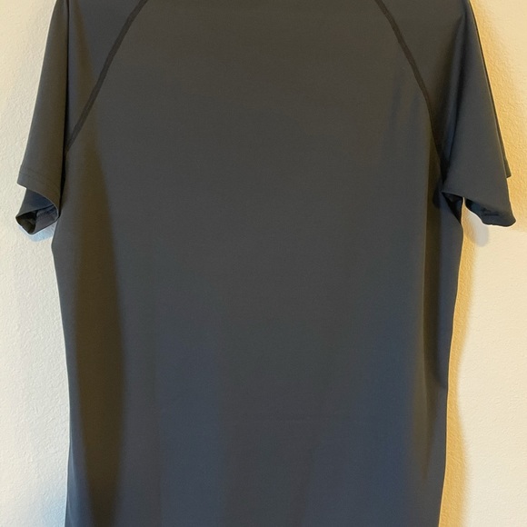 Men’s Small Under Armor tee - Picture 3 of 3